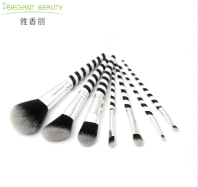 化妆的时候需要哪些工具？