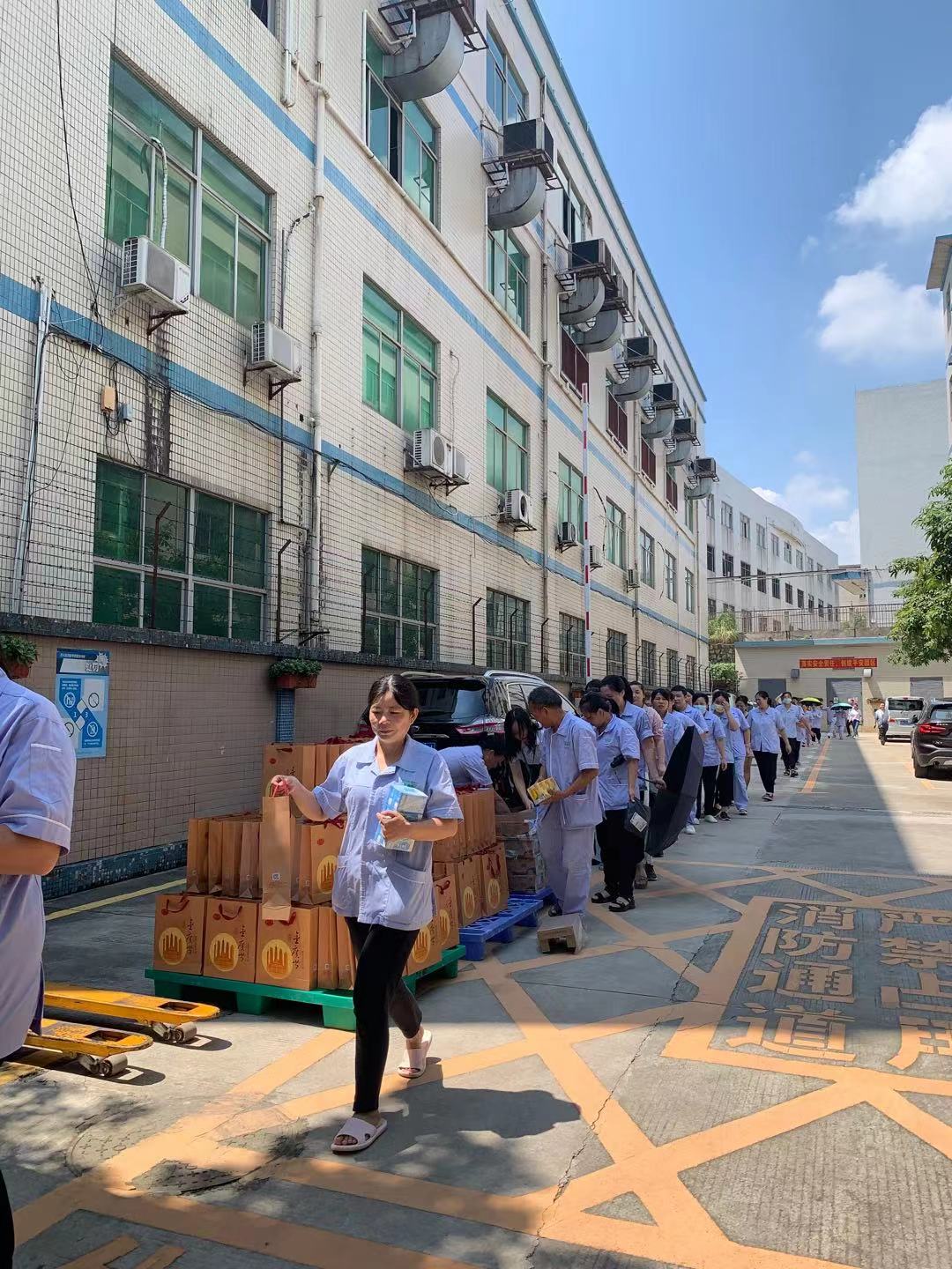国产麻豆剧传媒入口化妆用品（深圳）有限公司预祝大家度过一个平安祥和、喜庆欢乐的中秋假期！